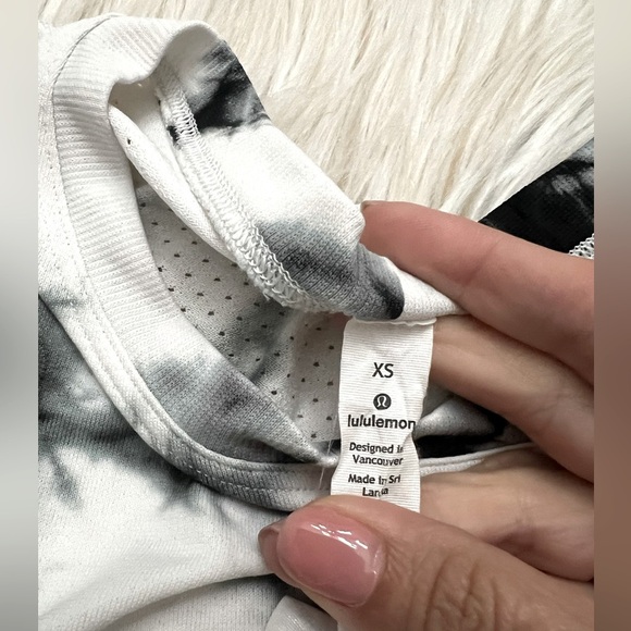 Lululemon Train to Be Tank XS Tie Dye Black White Coral Sleeveless Workout Top - Picture 4 of 4